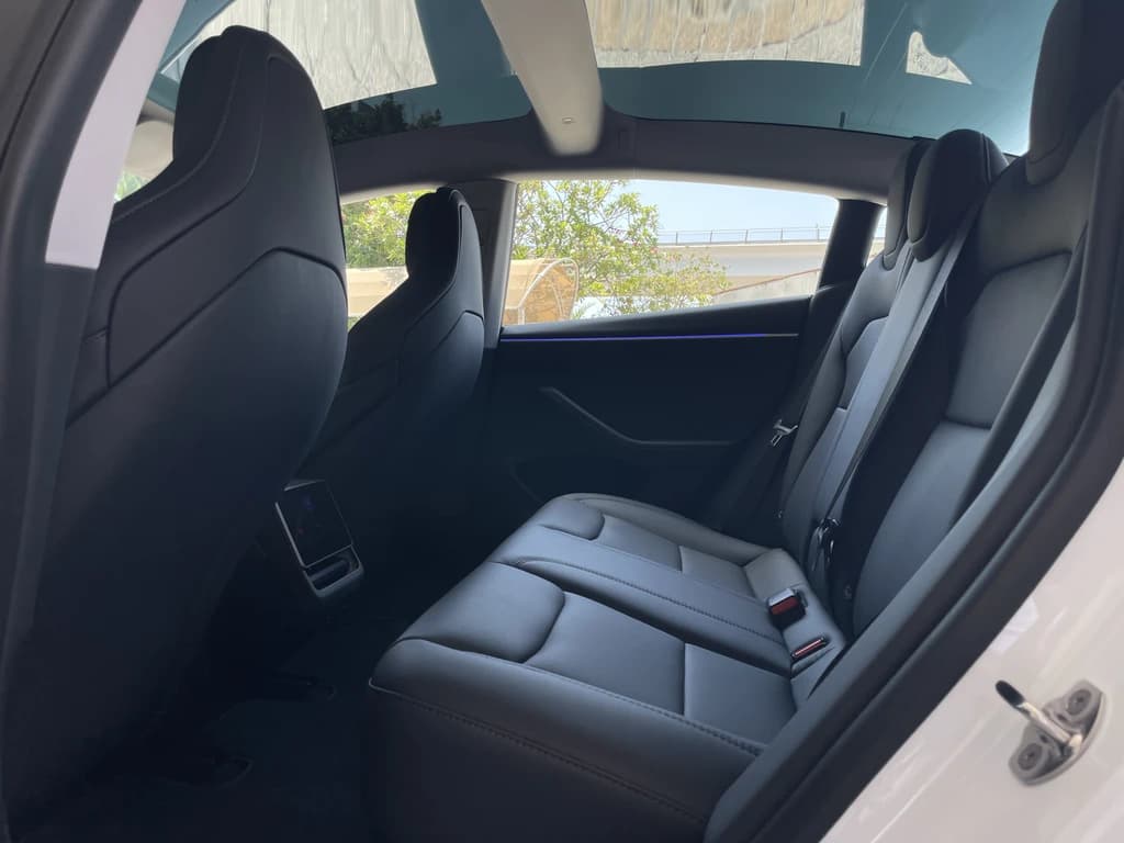 Tesla Model 3 Performance 2024 White rear seats