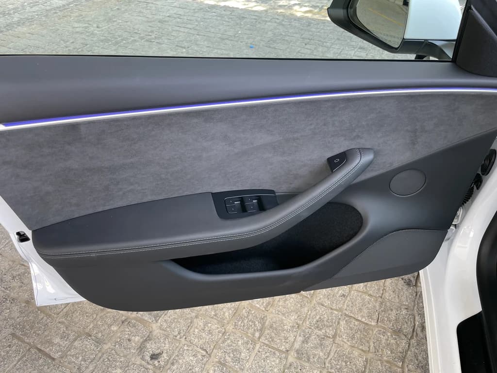 Tesla Model 3 Performance 2024 White door panel