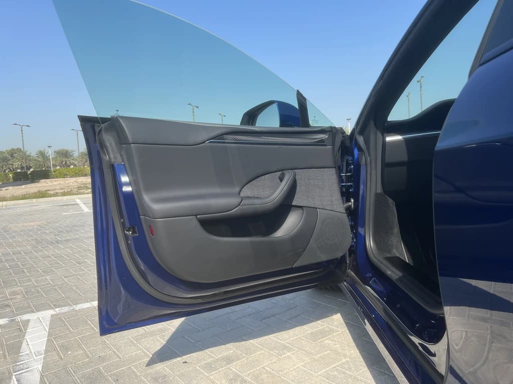 Tesla Model S 2023 Blue door panel