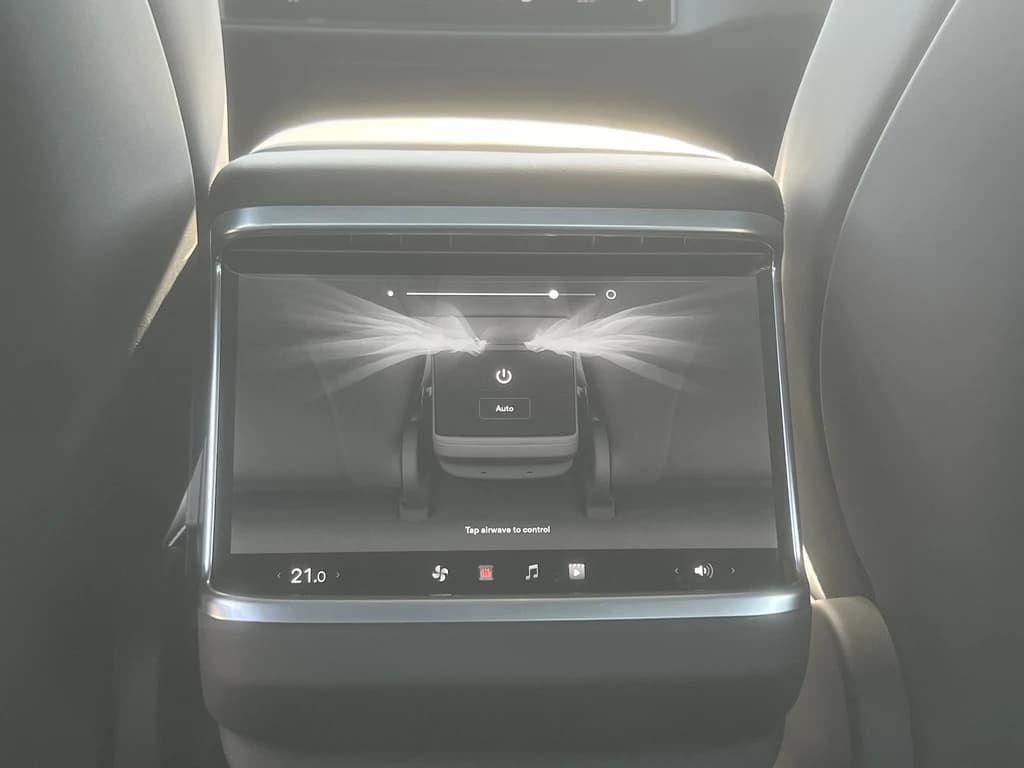 Tesla Model S 2023 Blue infotainment screen