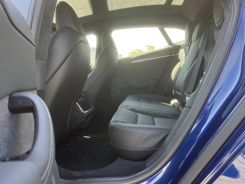 Tesla Model S 2023 Blue rear seats