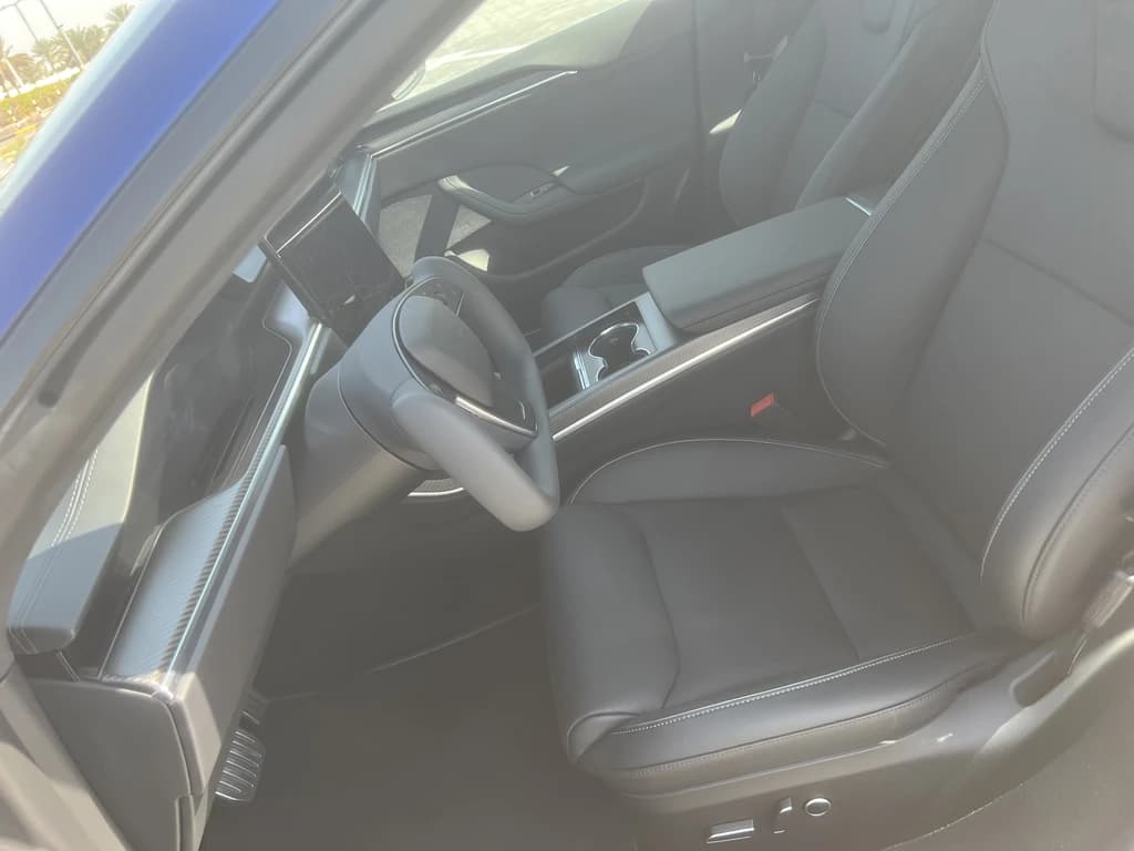 Tesla Model S 2023 Blue front seats