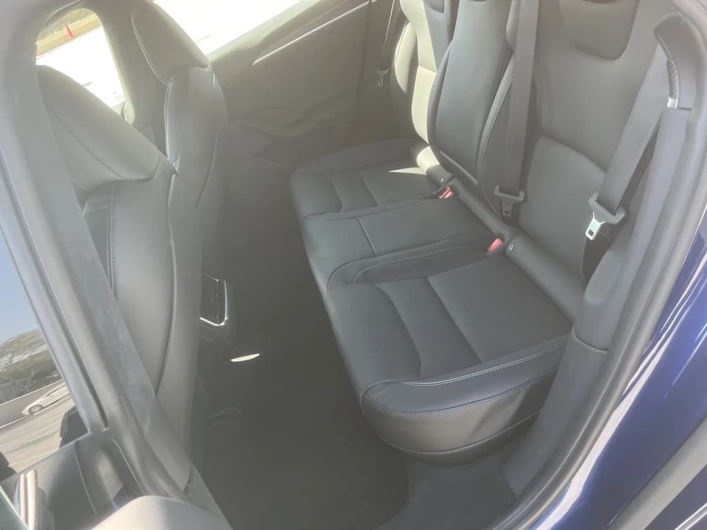 Tesla Model S 2023 Blue rear seats