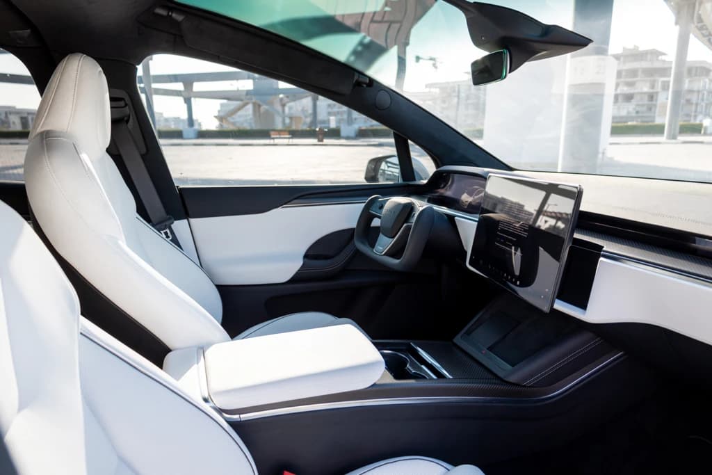 Tesla Model X 2023 White interior front