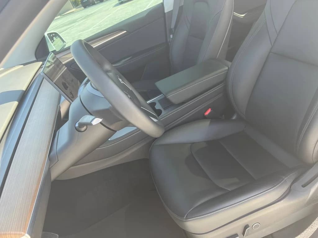 Tesla Model Y 2022 White interior front
