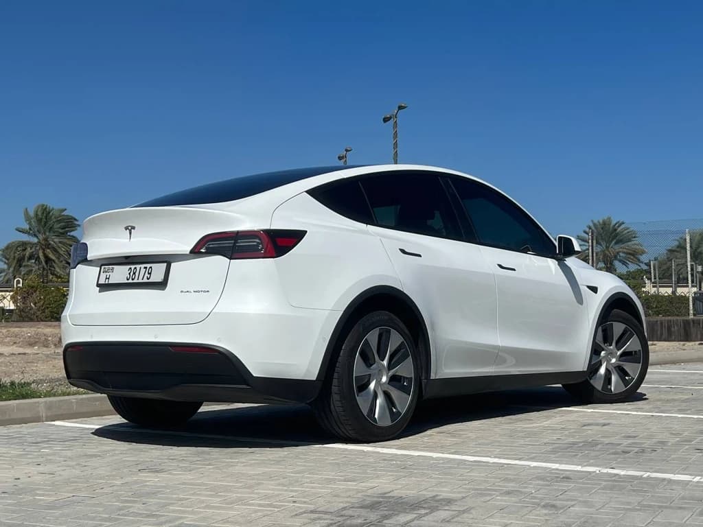 Tesla Model Y 2022 White rear side