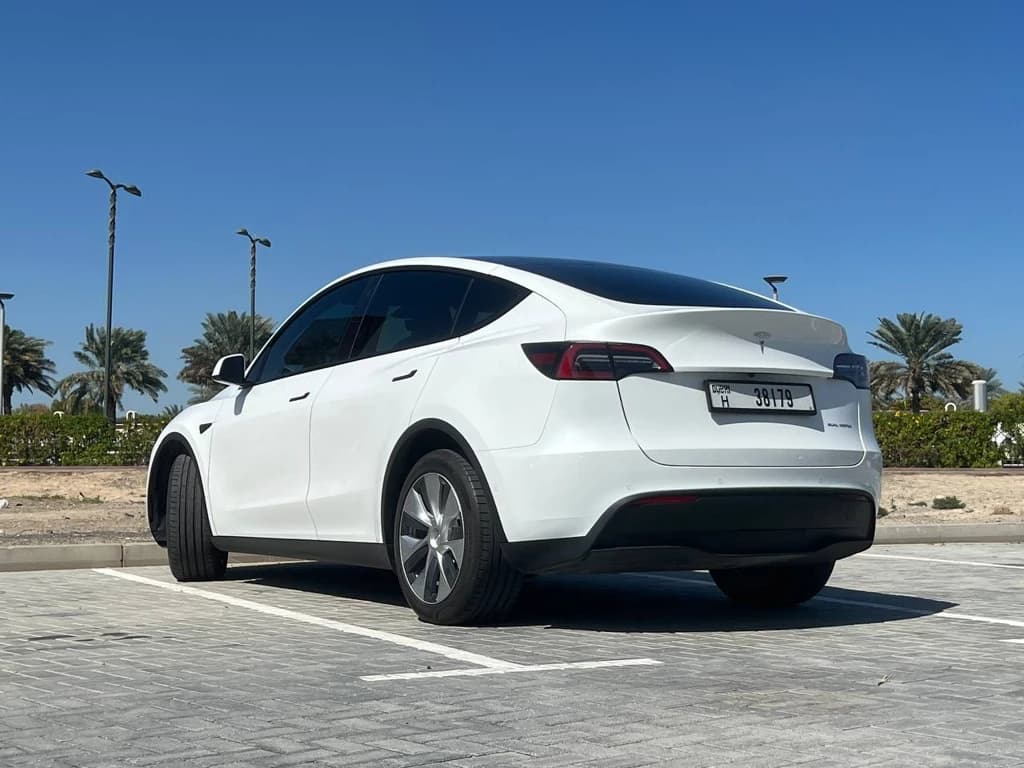 Tesla Model Y 2022 White rear side