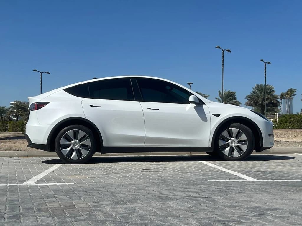 Tesla Model Y 2022 White side right
