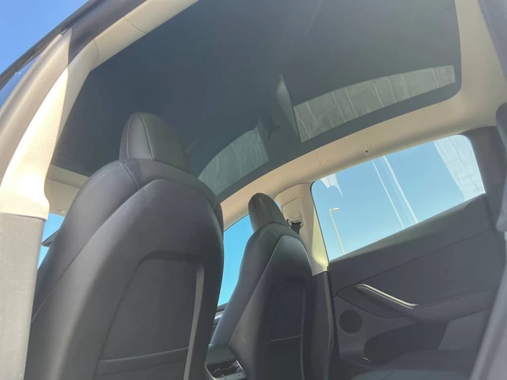 Tesla Model Y 2022 White sunroof