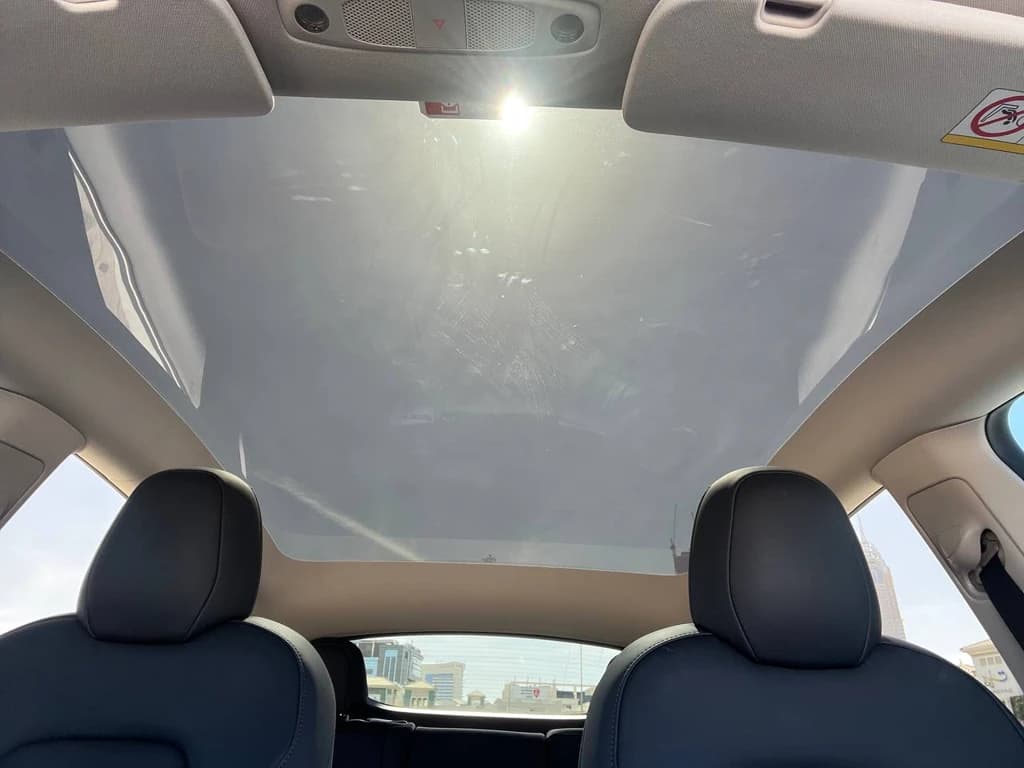 Tesla Model Y 2022 White sunroof
