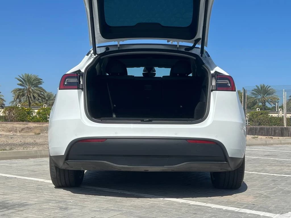 Tesla Model Y 2022 White trunk open
