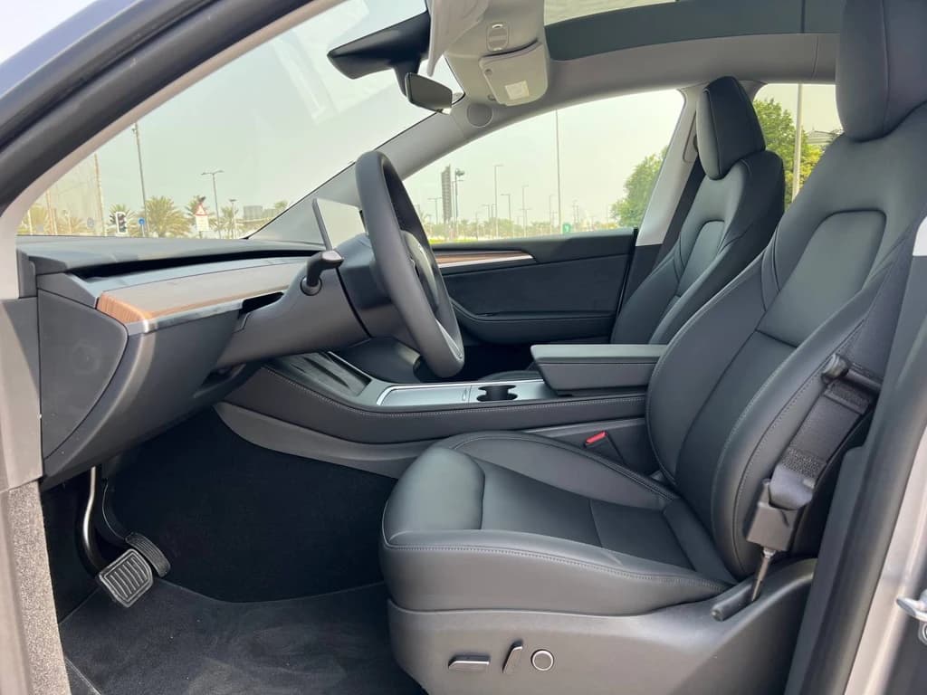 Tesla Model Y 2023 Gray interior front