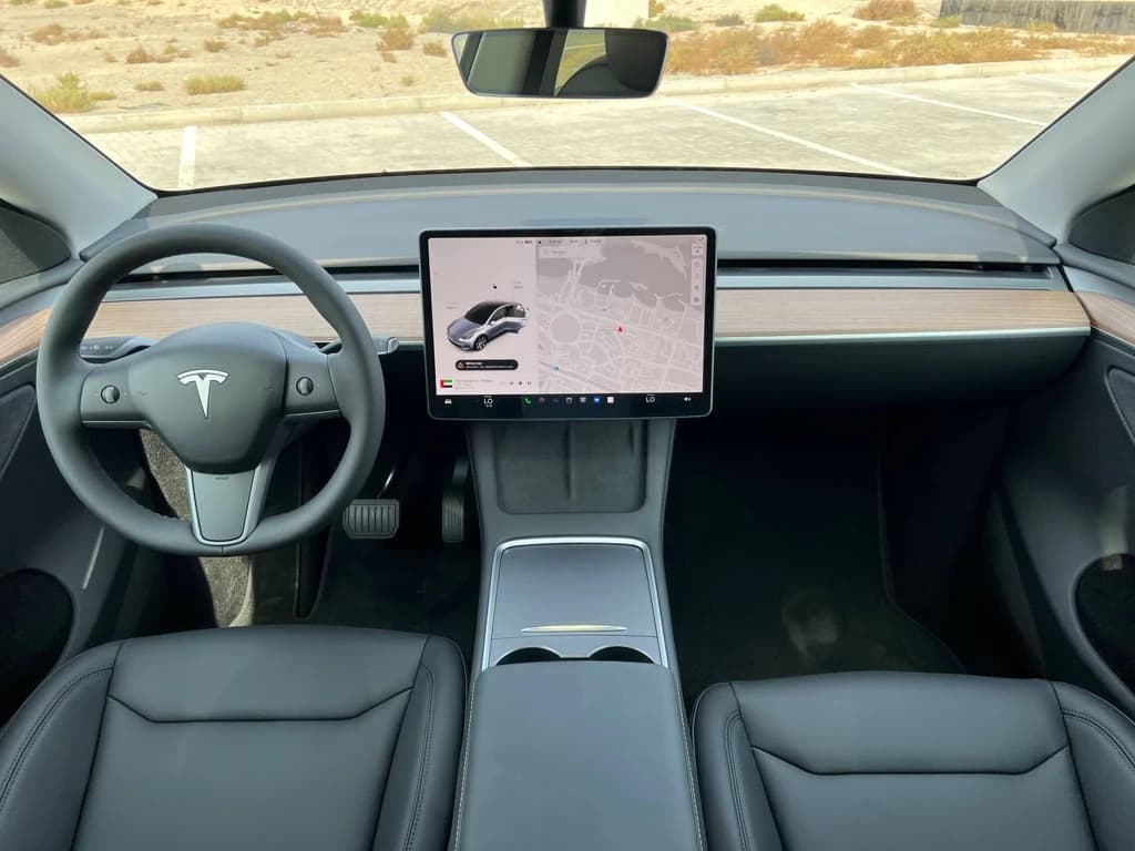 Tesla Model Y 2023 Gray dashboard
