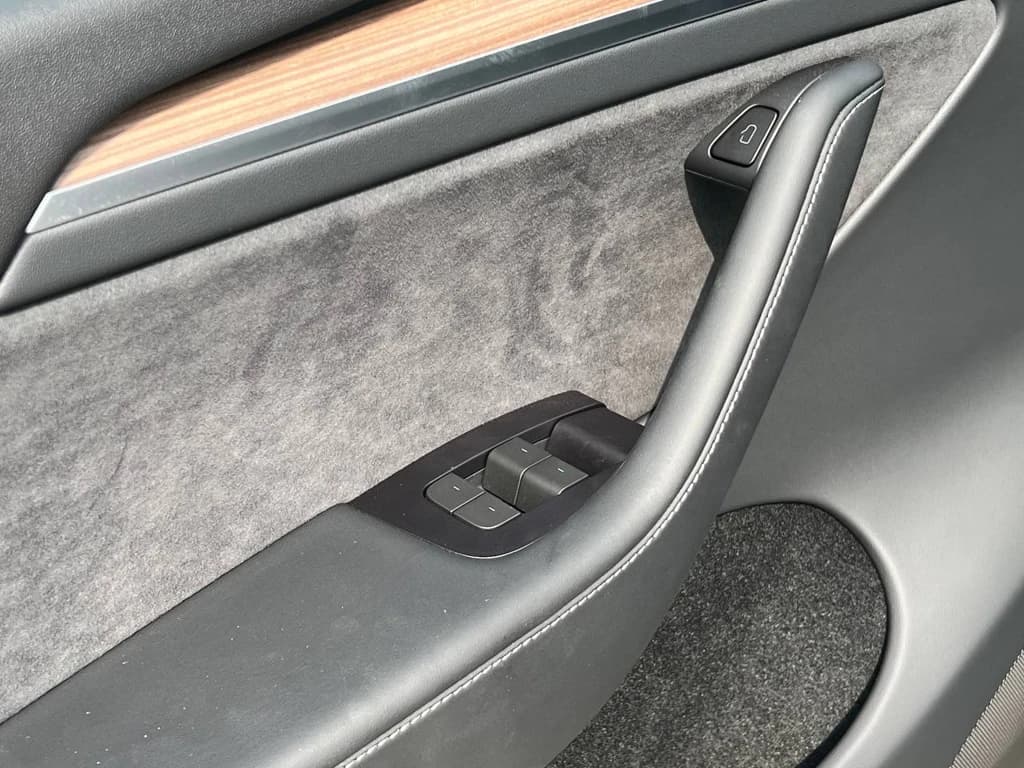 Tesla Model Y 2023 Gray door panel