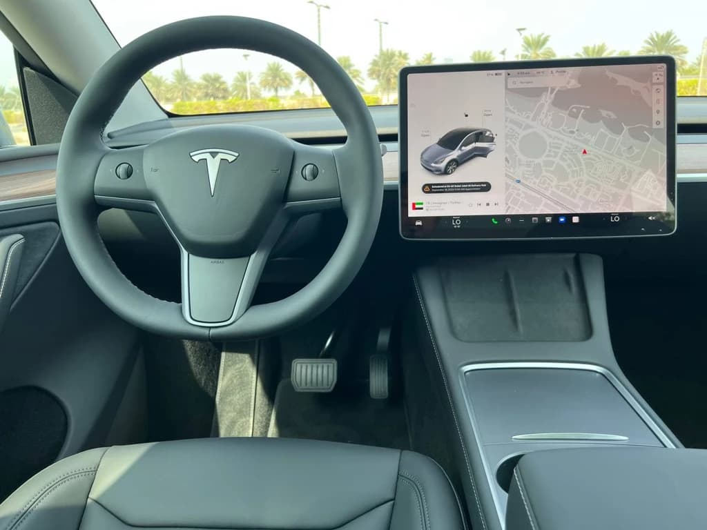 Tesla Model Y 2023 Gray steering wheel