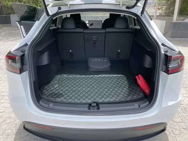 Tesla Model Y Performance 2022 White trunk interior
