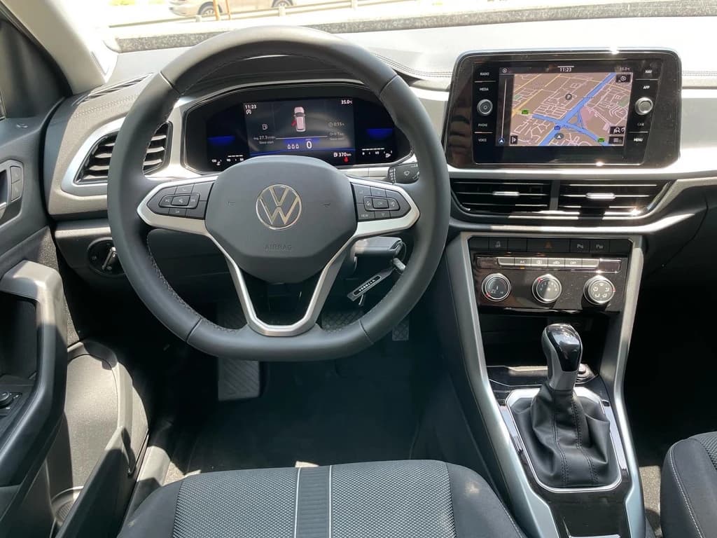 Volkswagen T-Roc 2022 Blue dashboard