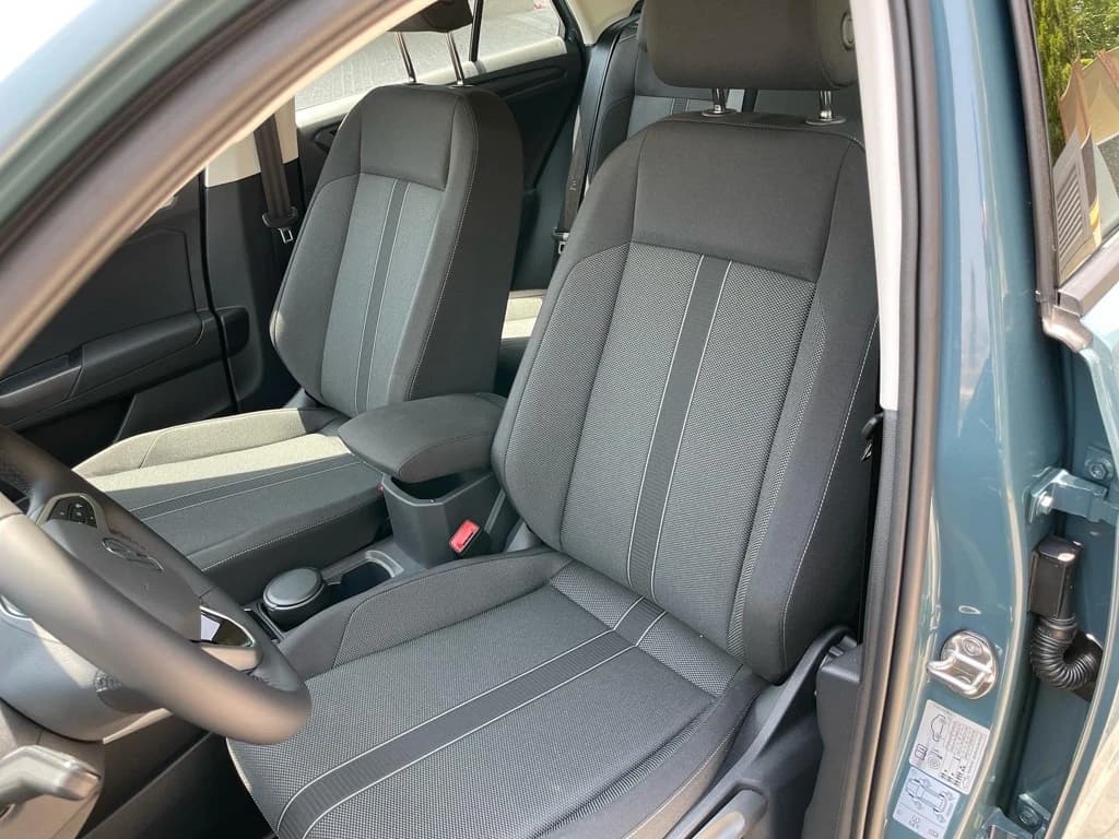 Volkswagen T-Roc 2022 Blue front seats
