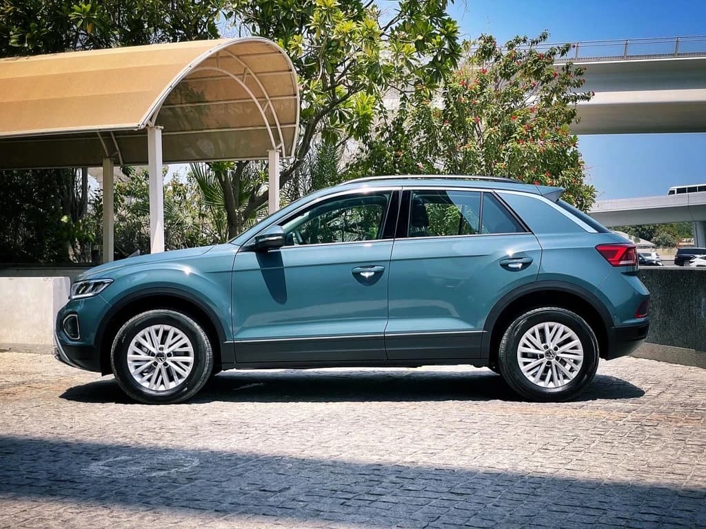 Volkswagen T-Roc 2022 Blue side left
