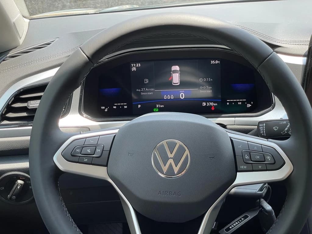 Volkswagen T-Roc 2022 Blue steering wheel