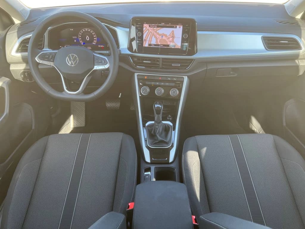 Volkswagen T-Roc 2023 Beige dashboard