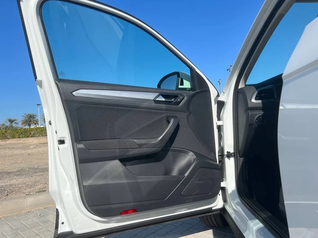 Volkswagen T-Roc 2023 Beige door panel