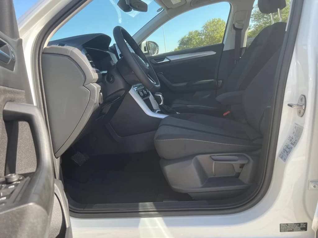 Volkswagen T-Roc 2023 Beige interior front