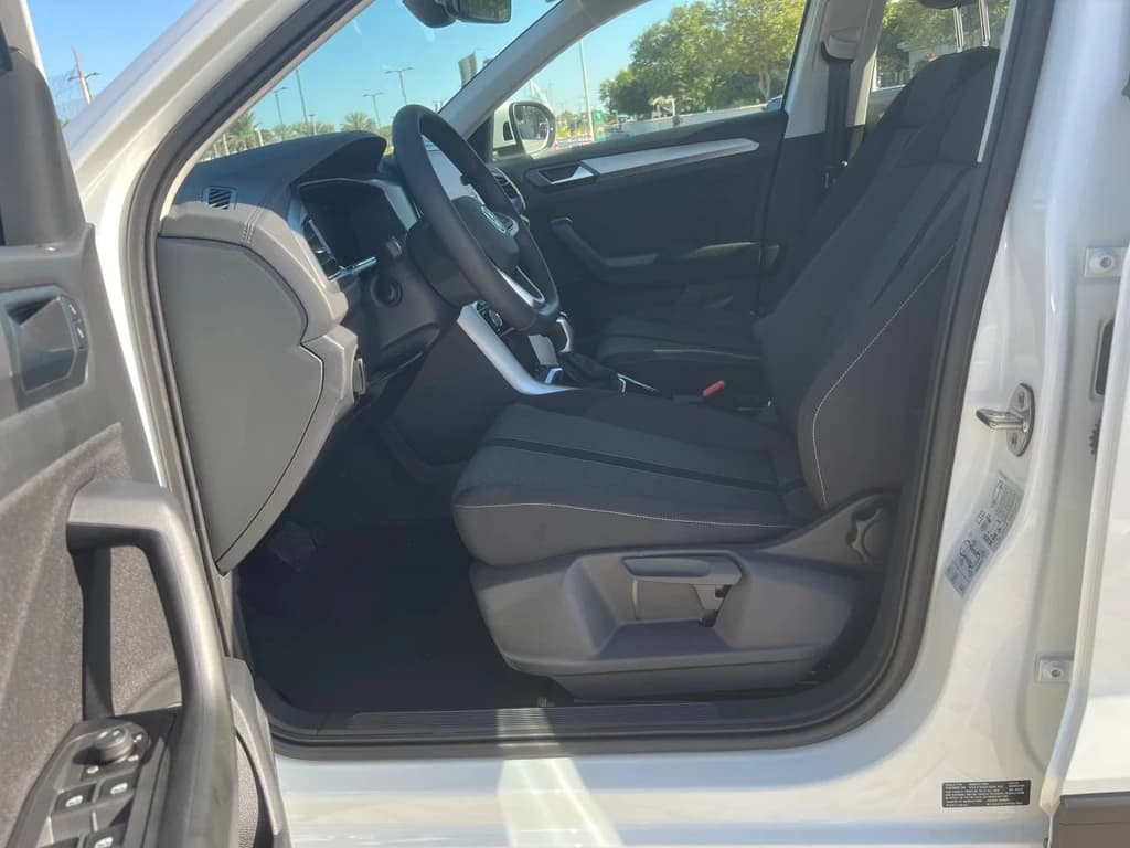 Volkswagen T-Roc 2023 Beige interior front