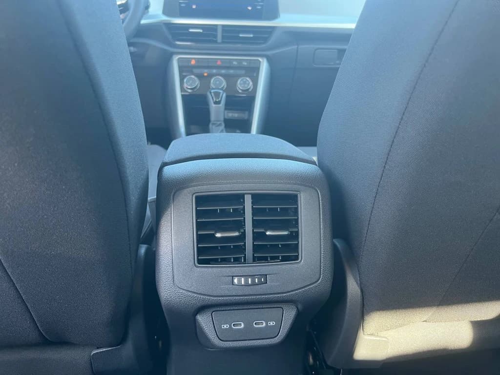 Volkswagen T-Roc 2023 Beige interior rear