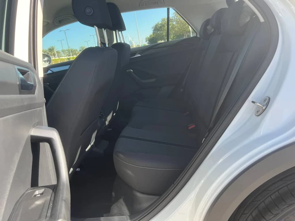 Volkswagen T-Roc 2023 Beige rear seats