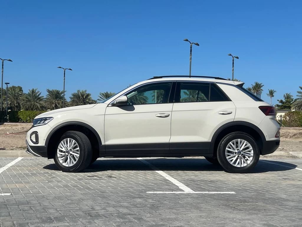 Volkswagen T-Roc 2023 Beige side left