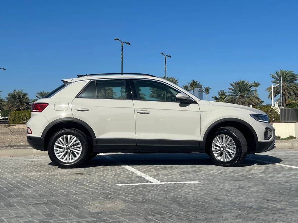 Volkswagen T-Roc 2023 Beige side right