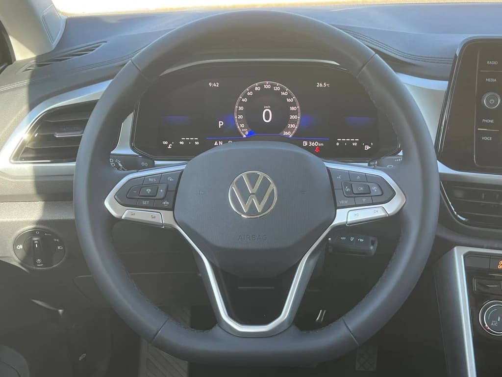 Volkswagen T-Roc 2023 Beige steering wheel