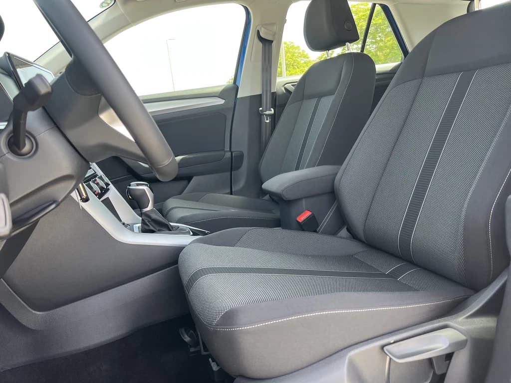 Volkswagen T-Roc 2023 Silver front seats