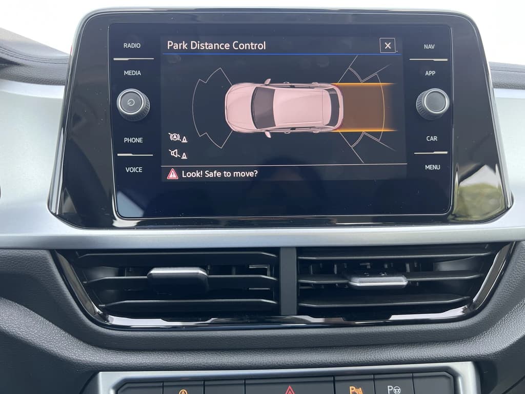 Volkswagen T-Roc 2023 Silver infotainment screen