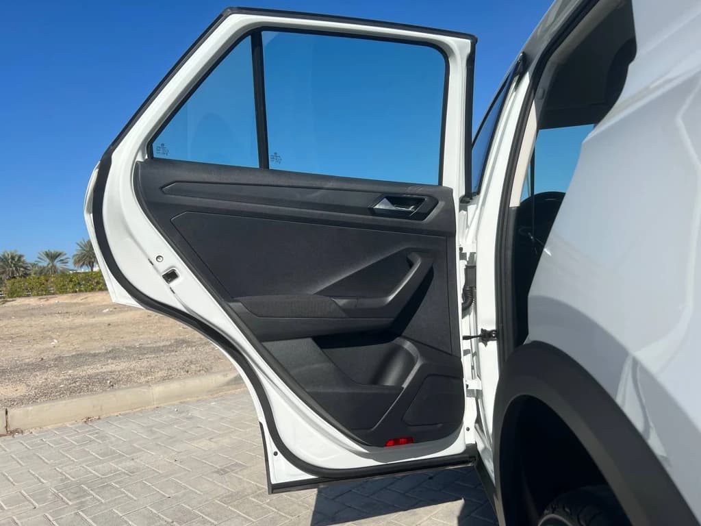 Volkswagen T-Roc 2023 White door panel