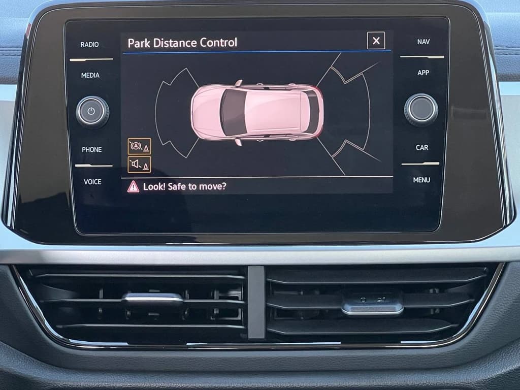 Volkswagen T-Roc 2023 White infotainment screen