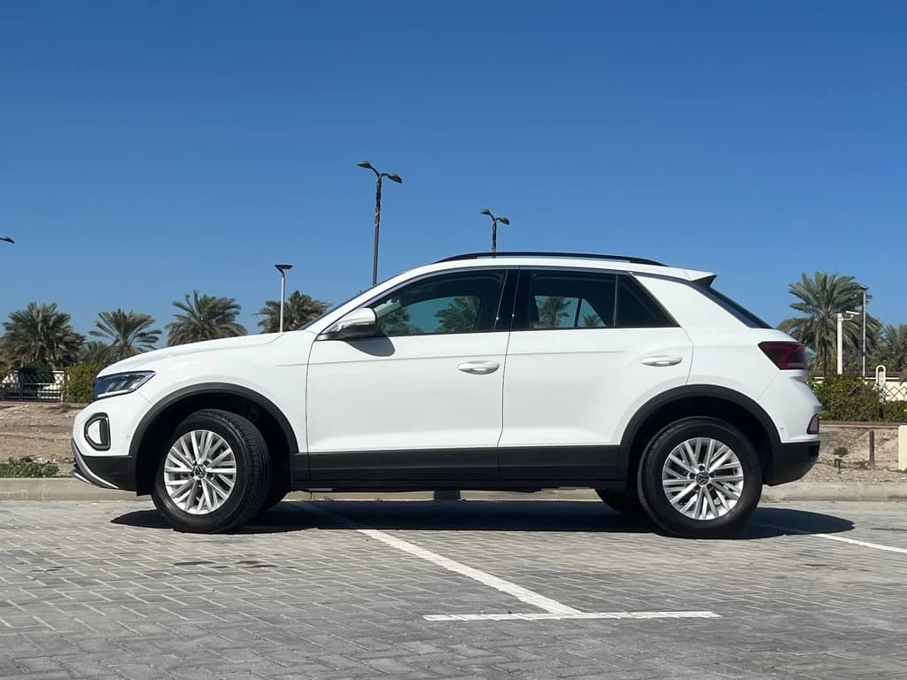 Volkswagen T-Roc 2023 White side left