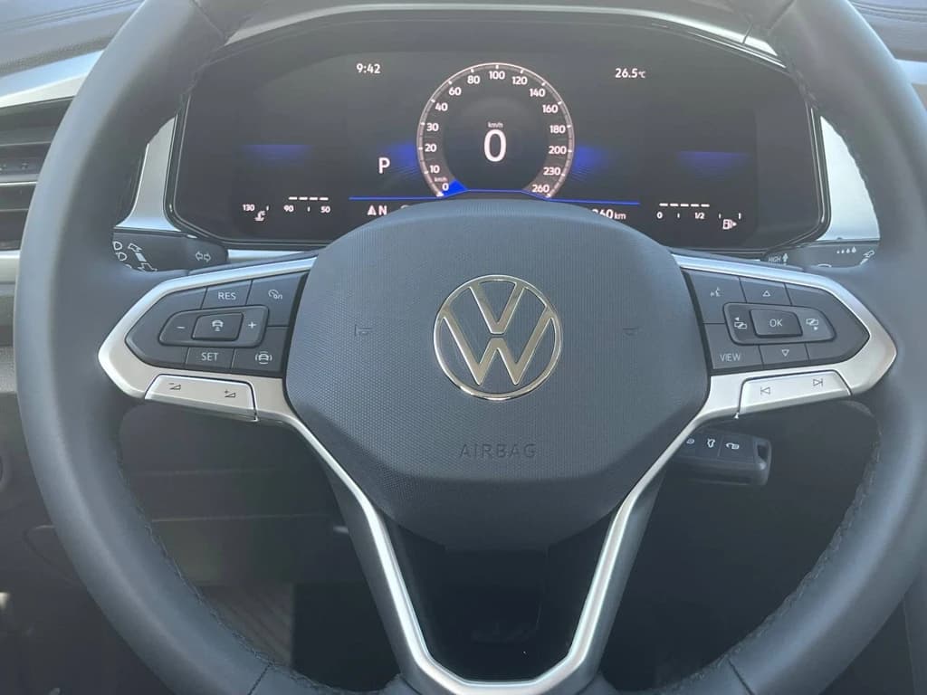 Volkswagen T-Roc 2023 White steering wheel