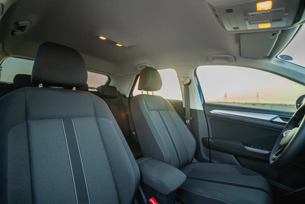 Volkswagen T-Roc 2024 Blue front seats