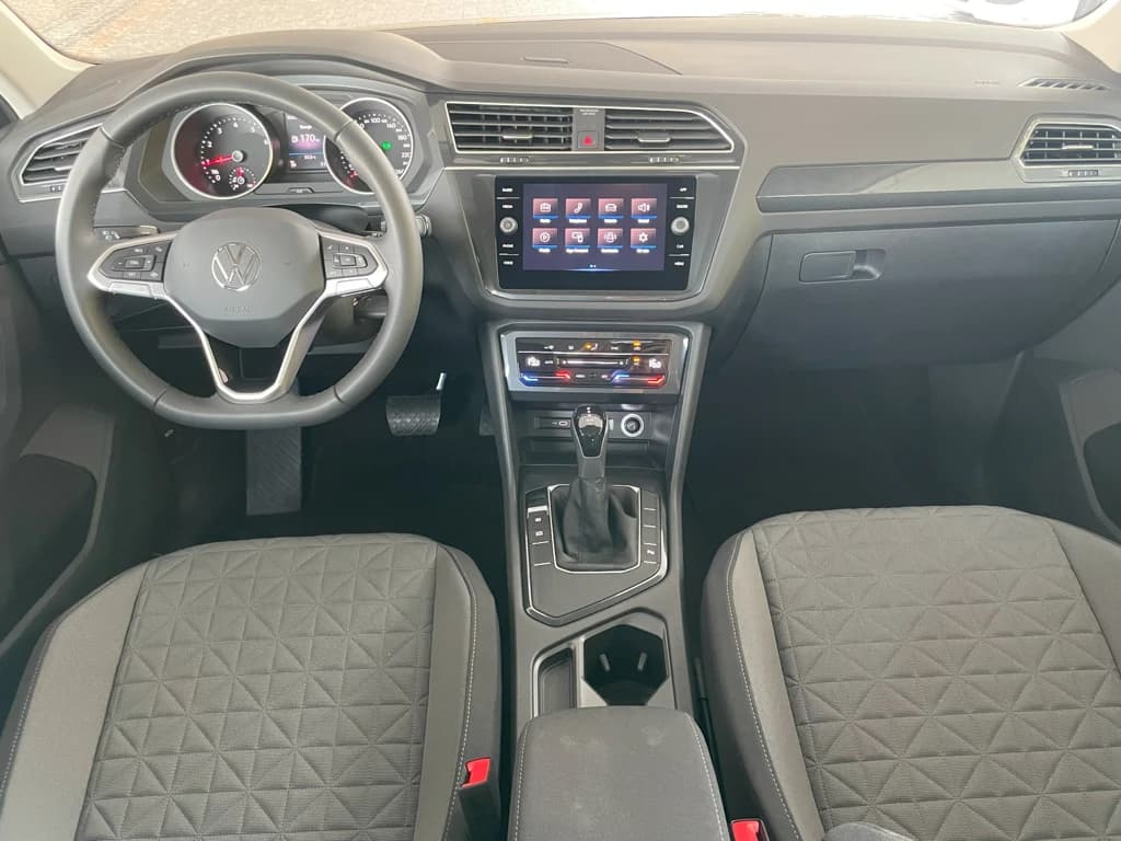Volkswagen Tiguan 2024 Gray dashboard