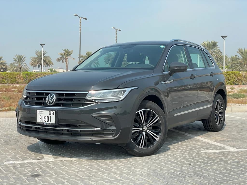 Volkswagen Tiguan 2024 Gray front side