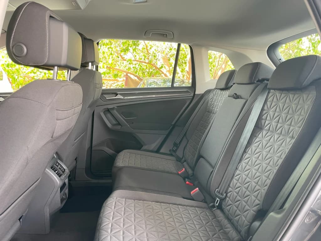 Volkswagen Tiguan 2024 Gray rear seats