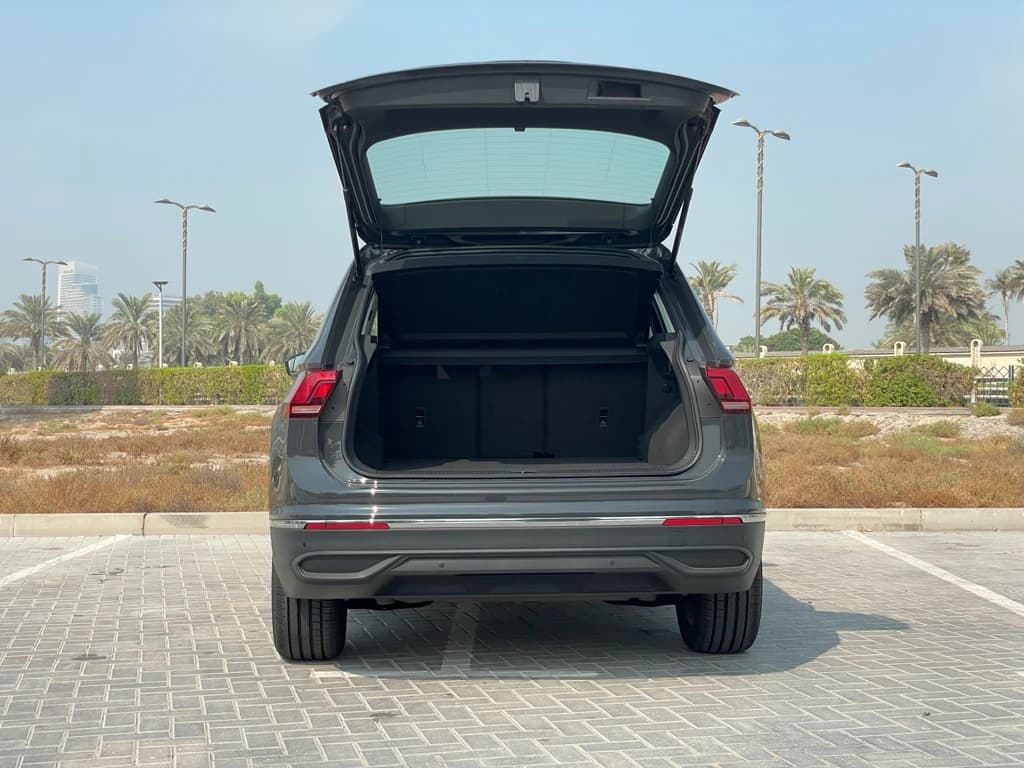 Volkswagen Tiguan 2024 Gray trunk open