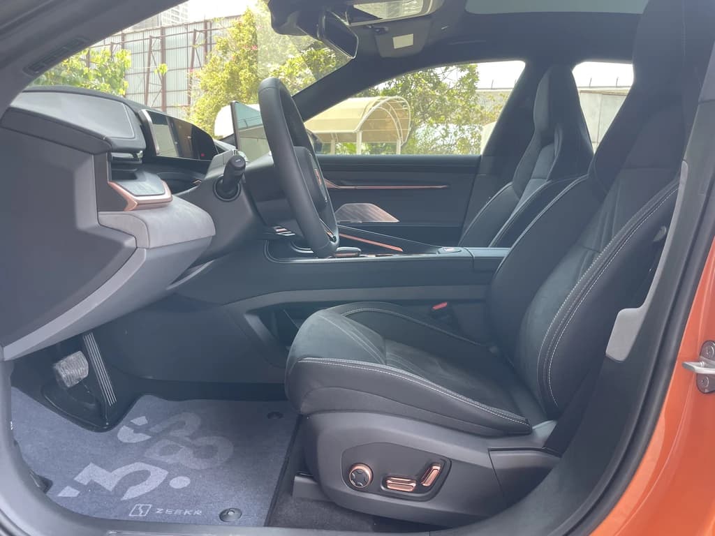 Zeekr 001 2024 Orange front seats