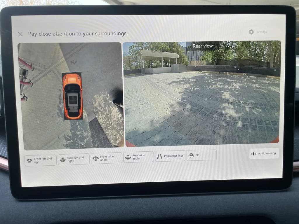 Zeekr 001 2024 Orange infotainment screen