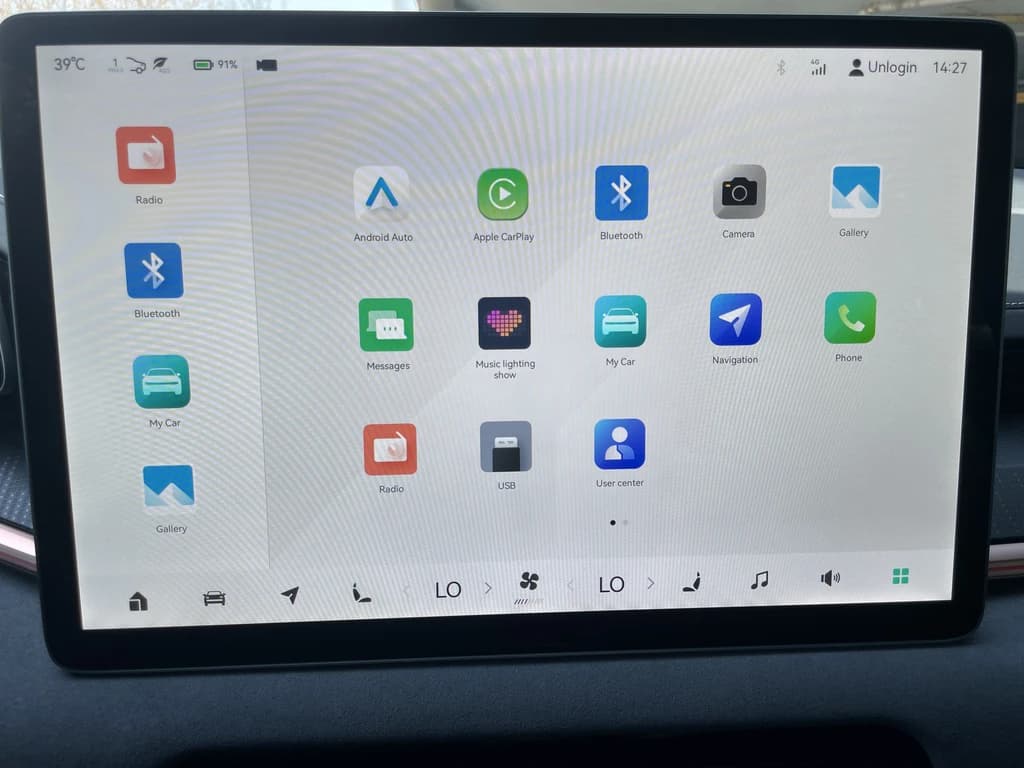 Zeekr 001 2024 Orange infotainment screen