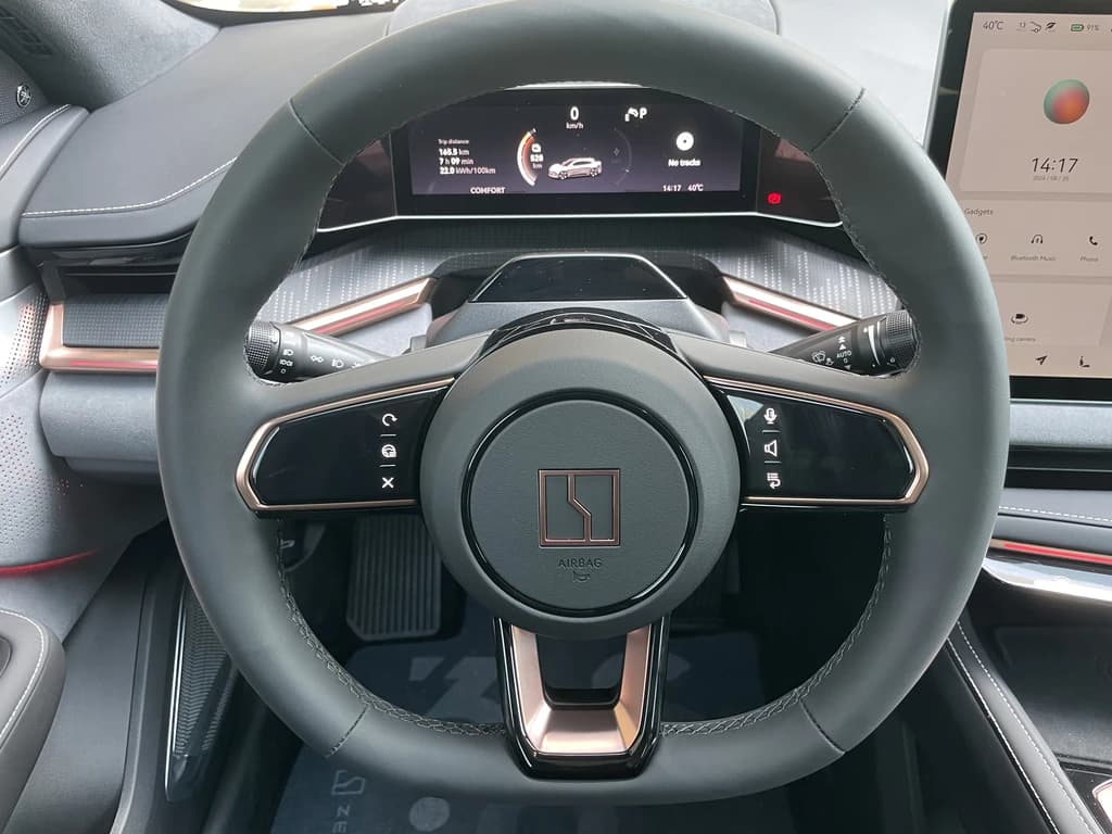 Zeekr 001 2024 Orange steering wheel